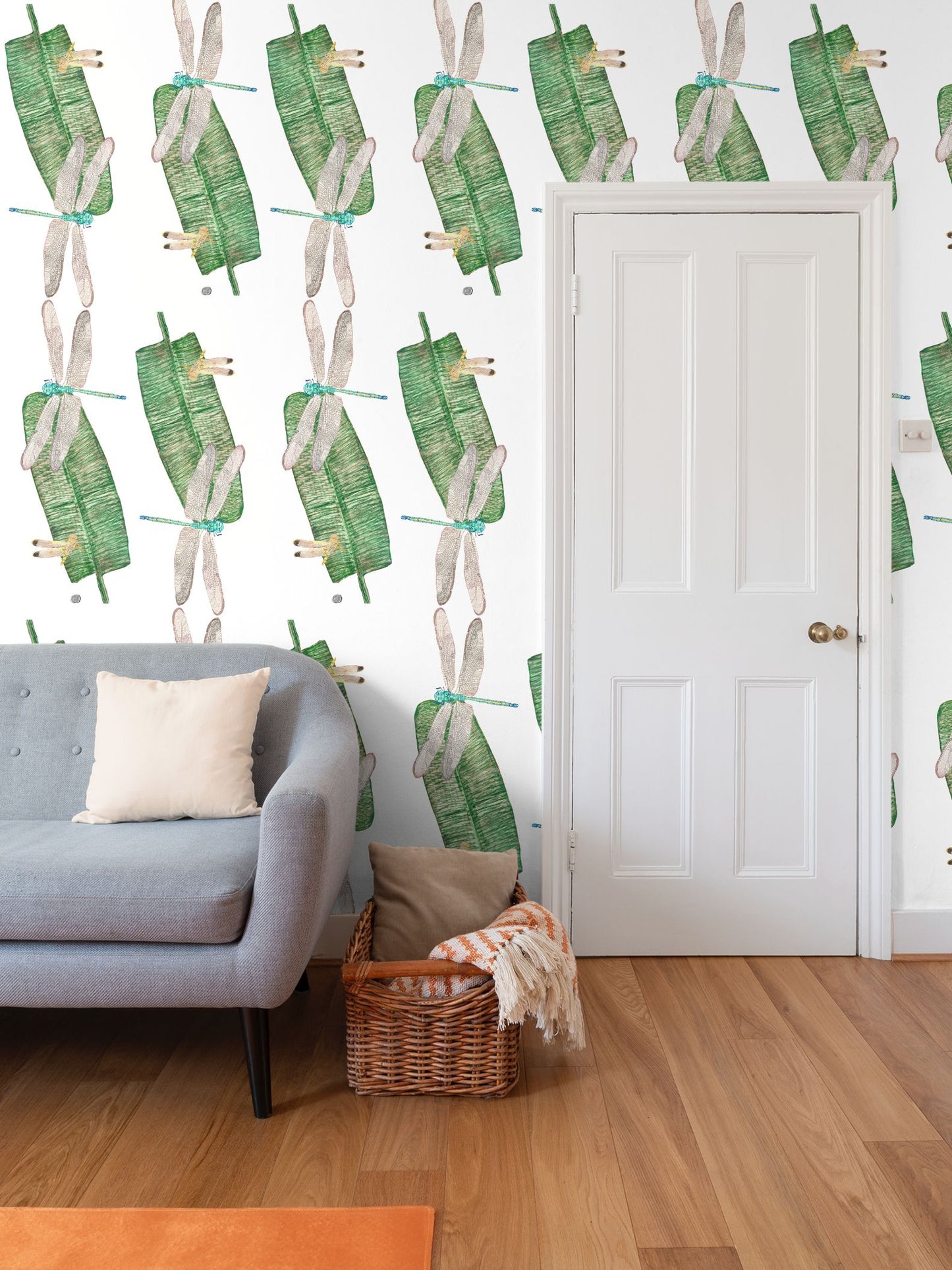 Dragonflies and Banana Leaves on Blanc Wallpaper