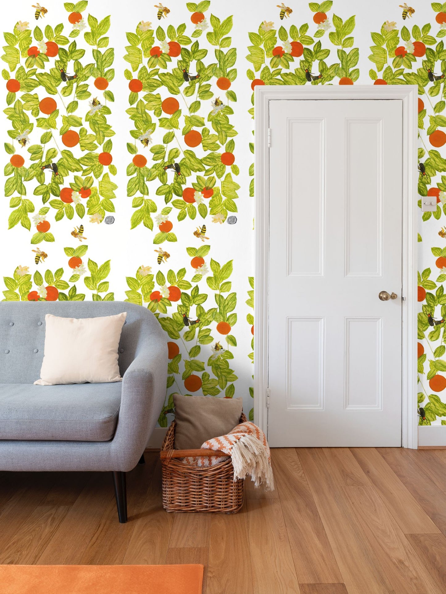 Citrus with Bees and Lovebugs on Blanc Wallpaper