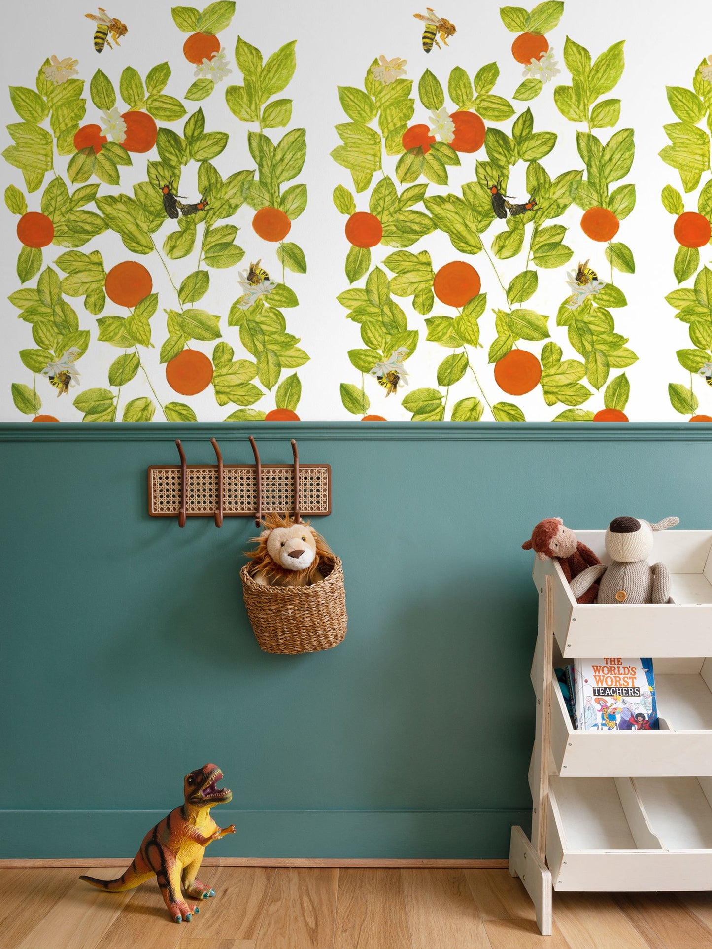 Citrus with Bees and Lovebugs on Blanc Wallpaper