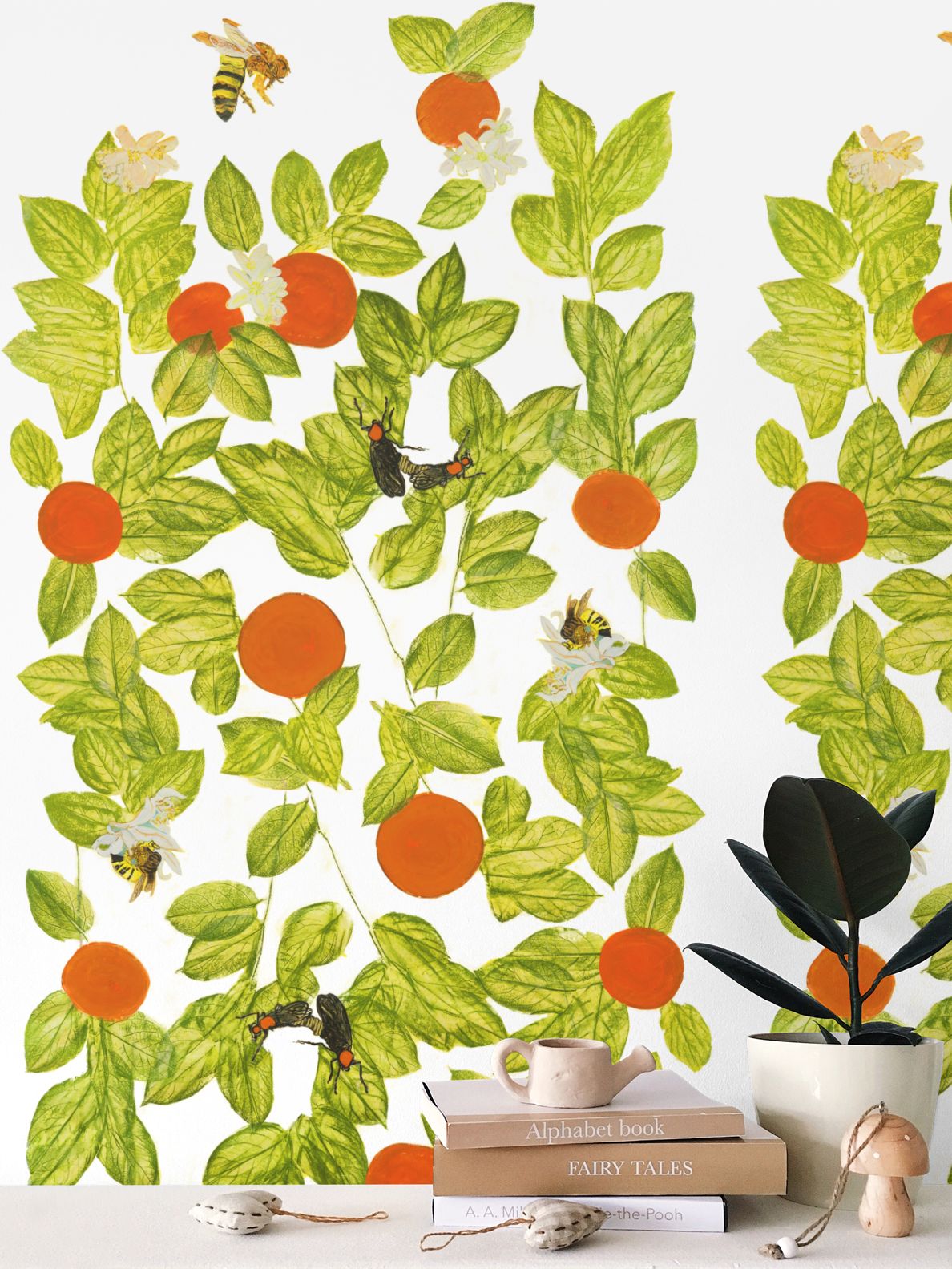 Citrus with Bees and Lovebugs on Blanc Wallpaper